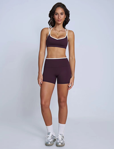 Conjunto de sujetador y pantalones cortos deportivos de compresión transpirables con estampado y doble tirante, de cintura alta elástica para mujer - Product Image 2