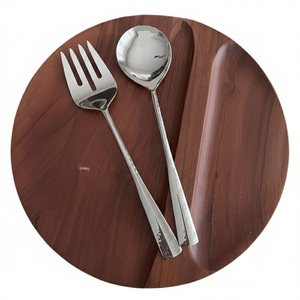 Ensemble de 2 cuillères à salade modernes en or mat, ustensiles de service de cuisine en acier inoxydable avec finition en laiton élégante, en promotion - Product Image 2