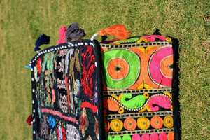 Cojín Decorativo de Estilo Clásico Indio, 100% Algodón Hecho a Mano, Diseño Floral Banjara con Parches Ecológicos, Extraíble y Lavable - Product Image 6