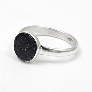 Bague en argent sterling 925 avec pierre naturelle de pierrelle bleue taille ronde, sertie clos, style minimaliste, bijoux bohèmes - Product Image 3