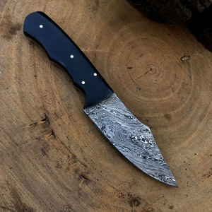 Couteau de chasse artisanal en acier de Damas, couteau de bushcraft haut de gamme pour l'extérieur, lame en acier à motif forgé à la main, manche durable, OEM ODM - Product Image 1