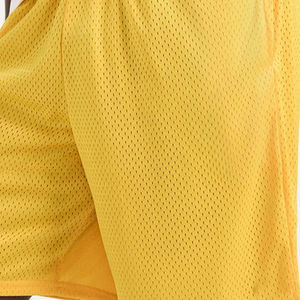 Shorts de basketball personnalisés pour hommes 2025 en maille noire avec bandes blanches, cordon de serrage, vêtements de sport athlétiques 100 % polyester, style hip-hop - Product Image 3