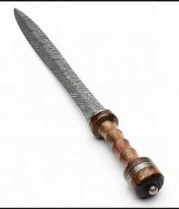 Couteau utilitaire long d'extérieur en acier Damas fait main sur mesure, manche en noyer, incrustation en laiton, lame fixe - Product Image 2