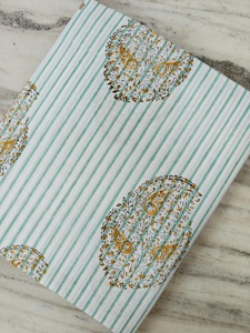 Tissu en coton biologique lavé, imprimé à la main traditionnel de Jaipur, à rayures verticales bordeaux et blanc cassé, pour vêtements - Product Image 4
