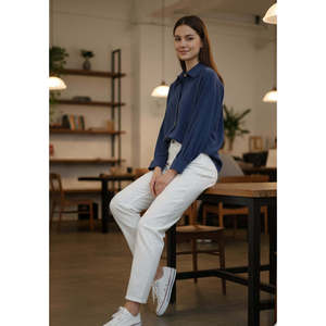 Chemise en velours côtelé bleu prussien pour femme, confortable et élégante - Product Image 1