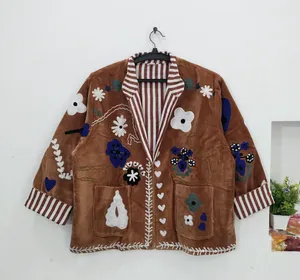 Chaqueta Bomber Unisex Hecha a Mano de Terciopelo Marrón con Bordado, Parches Florales Vintage, Estilo Boho Étnico, Ropa de Abrigo de Algodón para Otoño e Invierno - Product Image 5