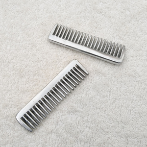 Peigne à crins en acier inoxydable pour chevaux, moutons, chèvres – Peigne à picots métalliques avec manche – Outil de toilettage réutilisable pour animaux de compagnie – Soin des queues de chevaux - Product Image 1