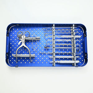 Juego de bandejas de instrumentos quirúrgicos de acero inoxidable con retractores, pinzas, elevadores y kit de herramientas ortopédicas - Product Image 5