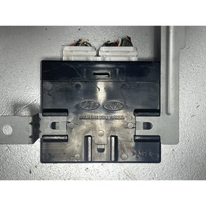 กล่องควบคุมเครื่องยนต์ (ECU) รุ่น GENESIS PARK ASSIST ปี 2009 หมายเลข 957003M310 ของ Kia มือสอง - Product Image 4
