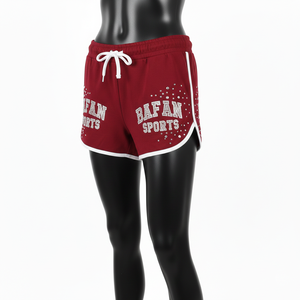 กางเกงขาสั้นผ้าโพลีเอสเตอร์ผสมสแปนเด็กซ์สีแดงเลือดหมู พรีเมียม 240 GSM แต่งแถบสีขาวที่ขอบเอว มีเชือกผูกเอว ประดับโลโก้ด้วยคริสตัล - Product Image 4