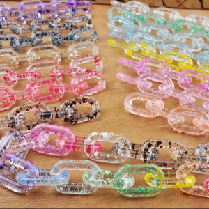 Cadena de eslabones de resina epoxi para paredes de apartamentos modernos. Cadena de eslabones de resina epoxi hecha a mano para decoración estética de paredes del hogar. - Product Image 1