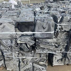 Déchets d'aluminium à vendre Haute qualité Pureté 95% Idéal pour l'automobile, la construction et la production d'alliages - Product Image 1