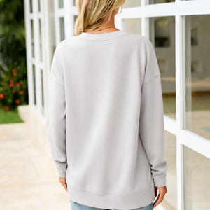 เสื้อสเวตเชิ้ตคอกลมสีเทาอ่อนสำหรับผู้หญิง ทรงปกติ แขนยาว สีพื้น ผ้าถัก 100% ผ้าฝ้าย สำหรับใส่ในฤดูใบไม้ร่วง - Product Image 3