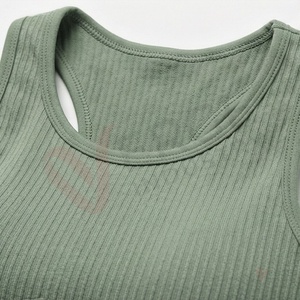 Ensemble 2 pièces de yoga pour femme, bleu marine côtelé, composé d'un crop top à manches longues et d'un short taille haute, avec décolleté carré et bretelles spaghetti - Product Image 4