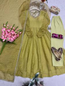 Robe en soie Moss Butti avec perles et miroirs véritablement faits à la main, avec bas et dupatta, entièrement cousue, prête à porter. - Product Image 5