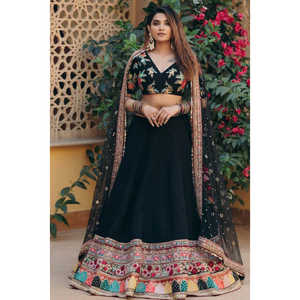 Lehenga Choli de Algodón de Diseño con Hermoso Trabajo de Bordado Multicolor para Bodas - Product Image 5