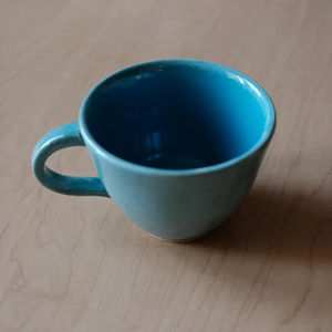 Taza de Cerámica Compacta con Esmalte Azul Vibrante, Acabado Liso, Asa de Fácil Agarre, Aislamiento Térmico para Momentos de Café Contemporáneos - Product Image 2