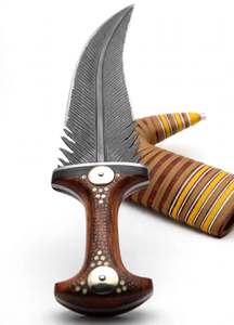 Outil utilitaire artisanal en acier Damas à motif plume, manche en bois dur incrusté de laiton - Product Image 4