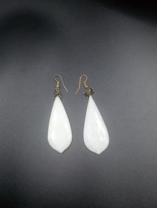 Boucles d'oreilles créoles Amaira Jewels en argent 925 plaqué or, serties de perles d'eau de mer, style minimaliste, pour femme, à porter au quotidien - Product Image 4