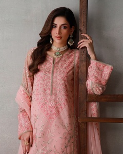 Salwar Kameez de haute qualité pour femmes de 598 WS INTERNATIONAL, idéal pour les occasions de fête et de plage - Matière viscose, évacuation de l'humidité, séchage rapide, protection solaire - Product Image 2