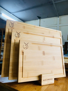 Planche à découper en bambou naturel courbé, grande planche à découper en bois avec bords arrondis et trou de suspension intégré, planche de service - Product Image 5