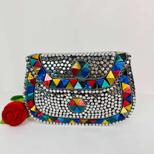 Pochette de soirée pour femme en métal argenté plaqué or antique moderne, perles de designer, sculpture polie - Product Image 6