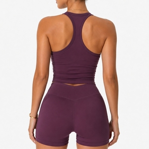 Conjunto deportivo sin costuras para mujer, con sujetador deportivo y pantalones cortos de cintura alta, tela elástica premium, ajuste cómodo, para gimnasio y yoga. - Product Image 2