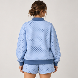 Conjunto Deportivo Casual Personalizado de 2 Piezas para Mujer, Color Azul Claro con Microcuentas, Cuello Alto Simulado y Pantalones Cortos - Product Image 2