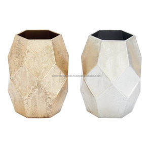 Vase à fleurs en métal artisanal élégant pour la décoration de table de salon avec finition haut de gamme, accent artistique pour la décoration de la maison - Product Image 4