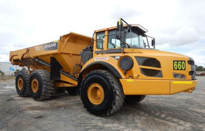 Camión Volquete Amarillo Volvo A40F de la Mejor Calidad con Alta Eficiencia Operativa, Garantía de 4 Años, Capacidad de 31000 kg, Caja de Cambios, Motor y Rodamientos - Product Image 2