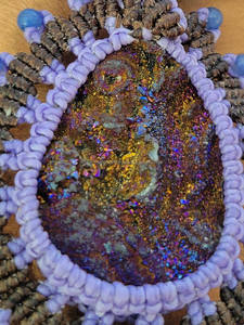 Collar con bordado de cuentas de cristal atemporal, joyería única hecha a mano para fiestas y eventos sofisticados - Product Image 2