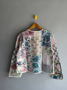 Chaqueta de algodón acolchada Kantha con estampado floral para mujer, cárdigan con botones frontales y patchwork, con bolsillos, ropa informal de invierno, regalo para ella. - Product Image 6