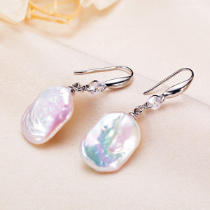 Boucles d'oreilles pendantes en perles baroques de luxe polyvalentes, style rétro haut de gamme, perles d'eau douce pour femmes - Product Image 4