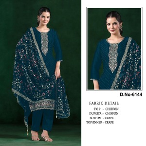 Nouvelle collection de costumes pakistanais en chiffon avec broderie et travail de sequins, salwar kameez prêt-à-porter disponible à un prix abordable - Product Image 3