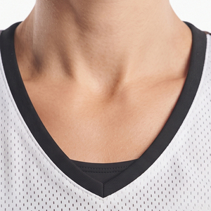 Maillots de basketball personnalisés sublimés en gros pour femmes, maillot de basketball en mesh à col en V sans manches, numéro sublimé, respirant - Product Image 4