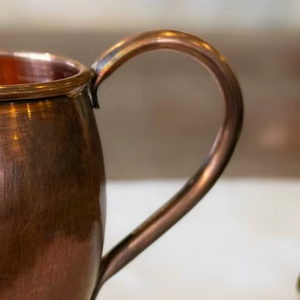 Mug à Moscow Mule individuel, design moderne, écologique, en acier martelé plaqué cuivre avec poignée, 500 ml/16 oz, pour la maison et le bureau - Product Image 2