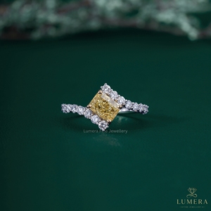 แหวนเพชรเหลืองทรงเรเดียนท์คัท 2.13 กะรัต ทองคำขาว 14K/18K ประดับเพชรแบบพาเว่ แหวนหมั้นและแหวนแต่งงานสำหรับผู้หญิง - Product Image 1