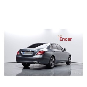 Mercedes-Benz Classe E E300 4MATIC Avantgarde Juin 2019 58 832 km Boîte de vitesses automatique Volant à gauche Sièges en cuir Caméra de recul - Product Image 2