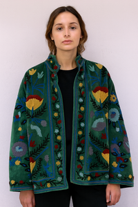 Chaqueta Verde de Terciopelo Bordado con Diseño Floral Suzani y Cuello Alto |   Chaqueta de Invierno Reversible de Algodón Hecha a Mano |   Regalo de Navidad - Product Image 3