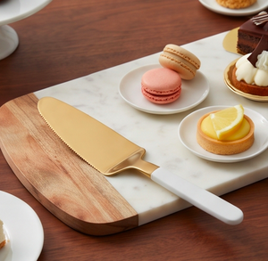 Espátula para Pastel de Lujo con Acabado Dorado y Mango Blanco, Perfecta para Cortar Pasteles de Boda, Celebraciones de Cumpleaños, Regalos y Uso Doméstico - Product Image 5
