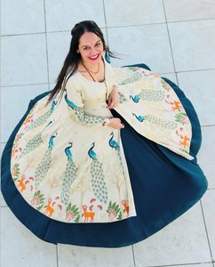 Brilla con Estilo Cultural Gujarati: Lehenga de Rayón con Estampado Digital para Bodas y Fiestas - Product Image 2