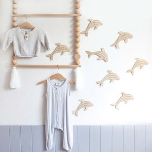 Arte de pared de ballenas tejidas para habitaciones infantiles, colgante de pared de delfines de ratán. - Product Image 1