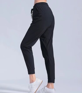 Pantalon de jogging ample et surdimensionné en molleton français pour femme avec logo personnalisé, 100 % coton épais, style hip-hop, idéal pour le sport et la gym - Product Image 2