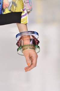 Brazalete de acrílico transparente, brazalete de resina transparente para mujer, para fiestas y bodas, brazalete hecho a mano de la mejor calidad - Product Image 3