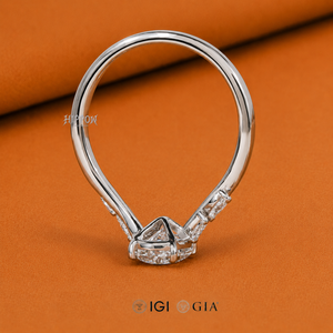 Bague de fiançailles en diamant de laboratoire ovale de 1,00 carat, certifiée IGI, pierres latérales marquise, or blanc ou platine, cadeau fait main - Product Image 5