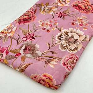 Tissu imprimé numérique de qualité supérieure en polyester, coton, rayonne et mousseline à motifs floraux pour robes, chemisiers et vêtements féminins - Product Image 4