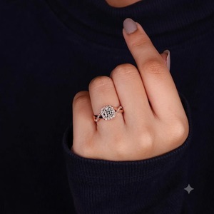 Anillo de Oro Rosa de 18K, Color E, VS1, Anillo de Media Eternidad, Diamante Cultivado en Laboratorio con Certificado IGI, Banda de Espiga Trenzada, Anillo de Compromiso con Halo de 2.30CT - Product Image 4