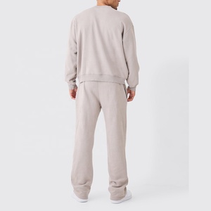 Ensemble de survêtement personnalisé pour homme en mélange polyester/coton respirant et écologique, avec sweat à capuche évasé en molleton délavé au soleil - Product Image 3
