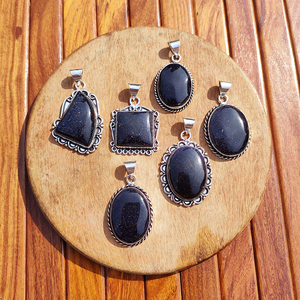 Collar con colgante de piedra arenisca azul natural con engaste de bisel, latón bañado en plata, hecho a mano, joyería de piedras preciosas al por mayor, regalo bohemio - Product Image 2