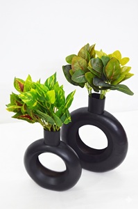 Ensemble de luxe moderne de qualité supérieure de 2 vases à fleurs en métal avec finition en émail Style unique fantaisie pour la décoration de la maison et le désherbage - Product Image 2